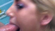Amateur Hot Blonde Gives Massive Blowjob