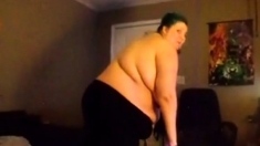 Fat wife playing just dance - CassianoBR