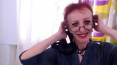 Skinny Granny In Webcam Show Her pussy